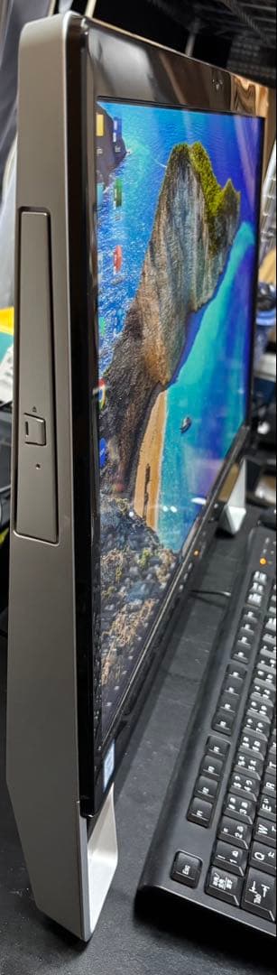 492 高性能＆大画面「ESPRIMO FH77/XD」Blu-ray搭載