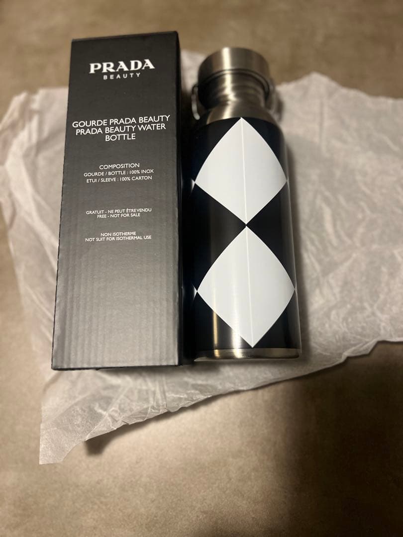 新品　プラダ　水筒　PRADA BEAUTY WATER BOTTLE