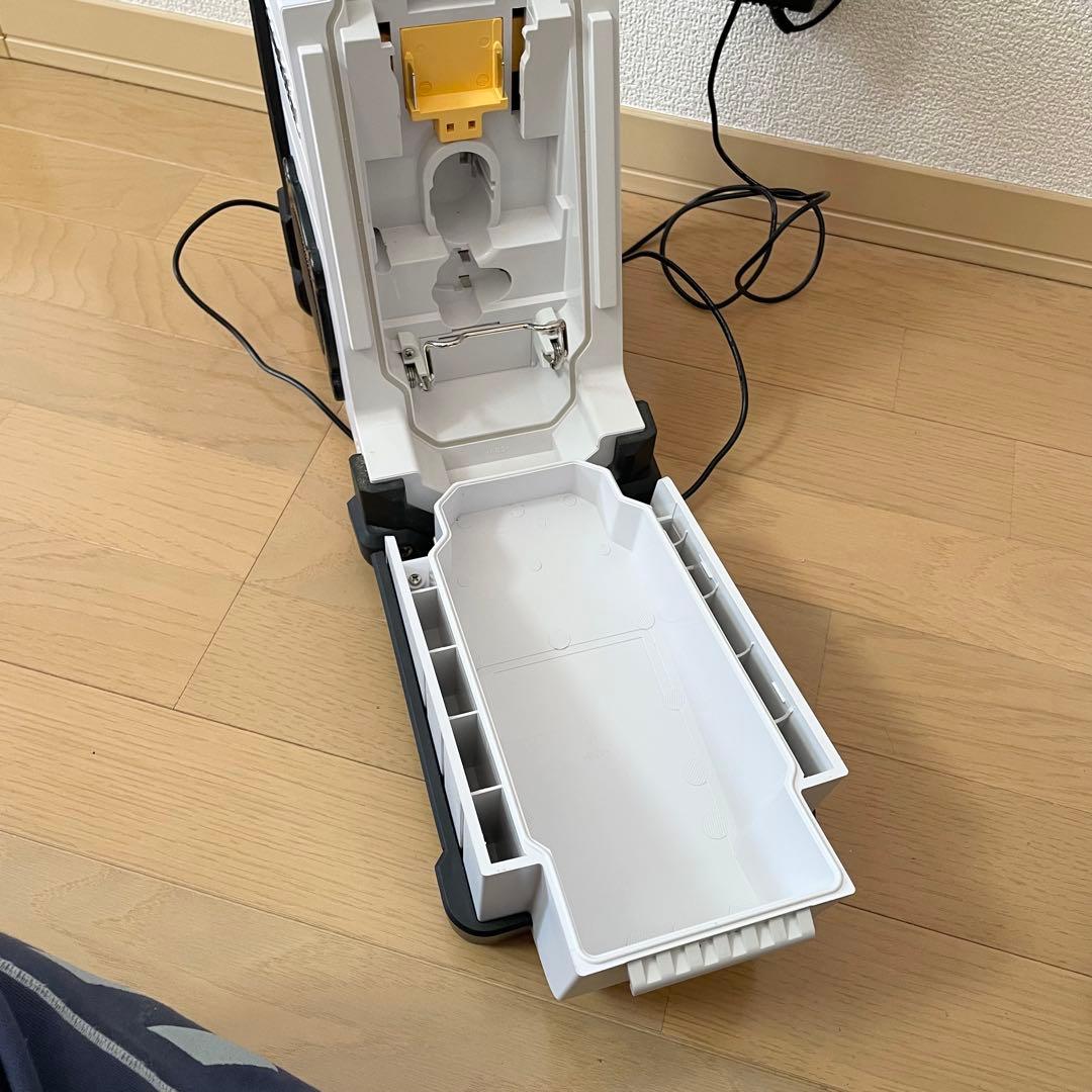 極美品✨　マキタ 充電式ラジオ MR102 ACアダプタ付き　白