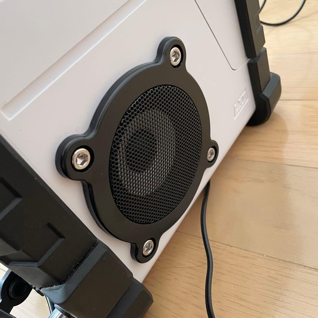 極美品✨　マキタ 充電式ラジオ MR102 ACアダプタ付き　白