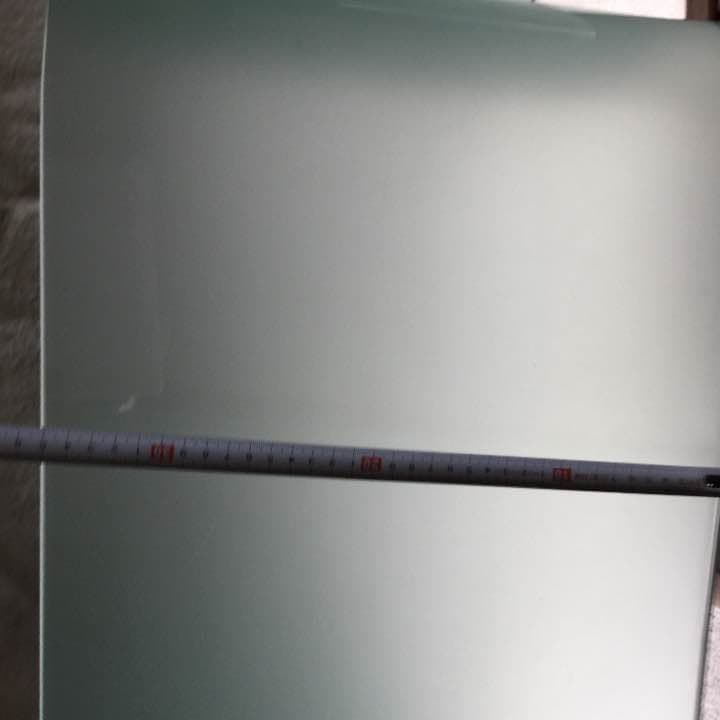 一枚ガラスのデザイン飾棚です