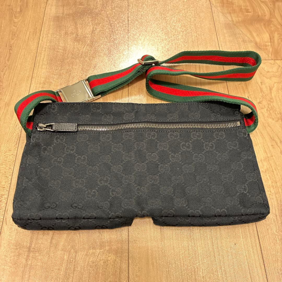 GUCCI ブラック ボディバッグ・ウエストポーチ