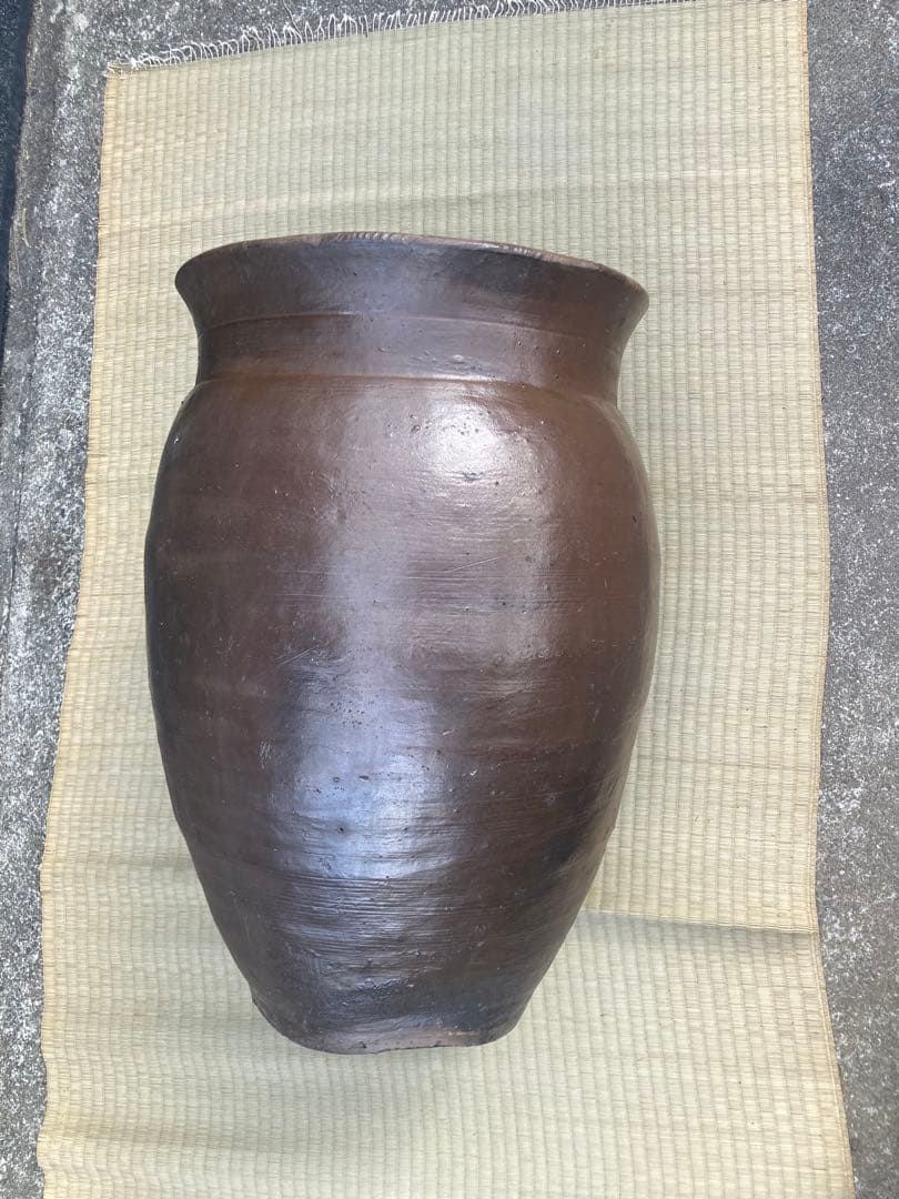 時代物 陶器の大型甕 古い壺 。茶褐色。和モダン 高さ64センチ