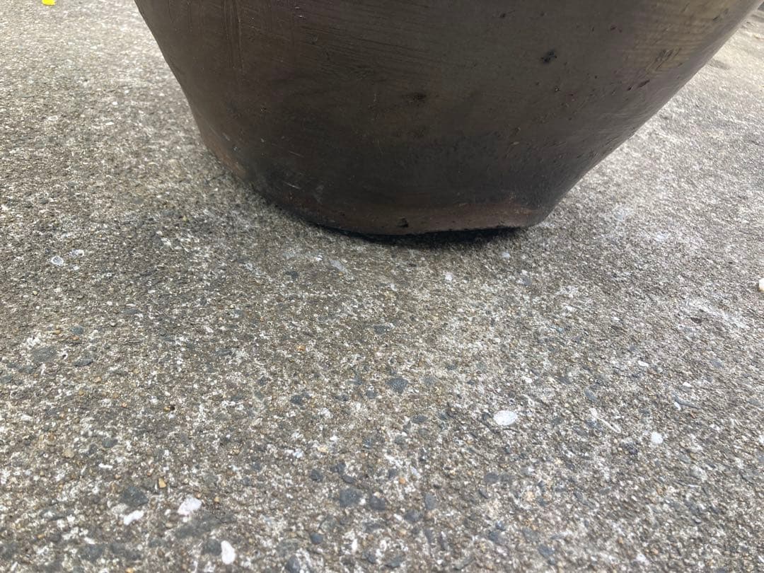 時代物 陶器の大型甕 古い壺 。茶褐色。和モダン 高さ64センチ