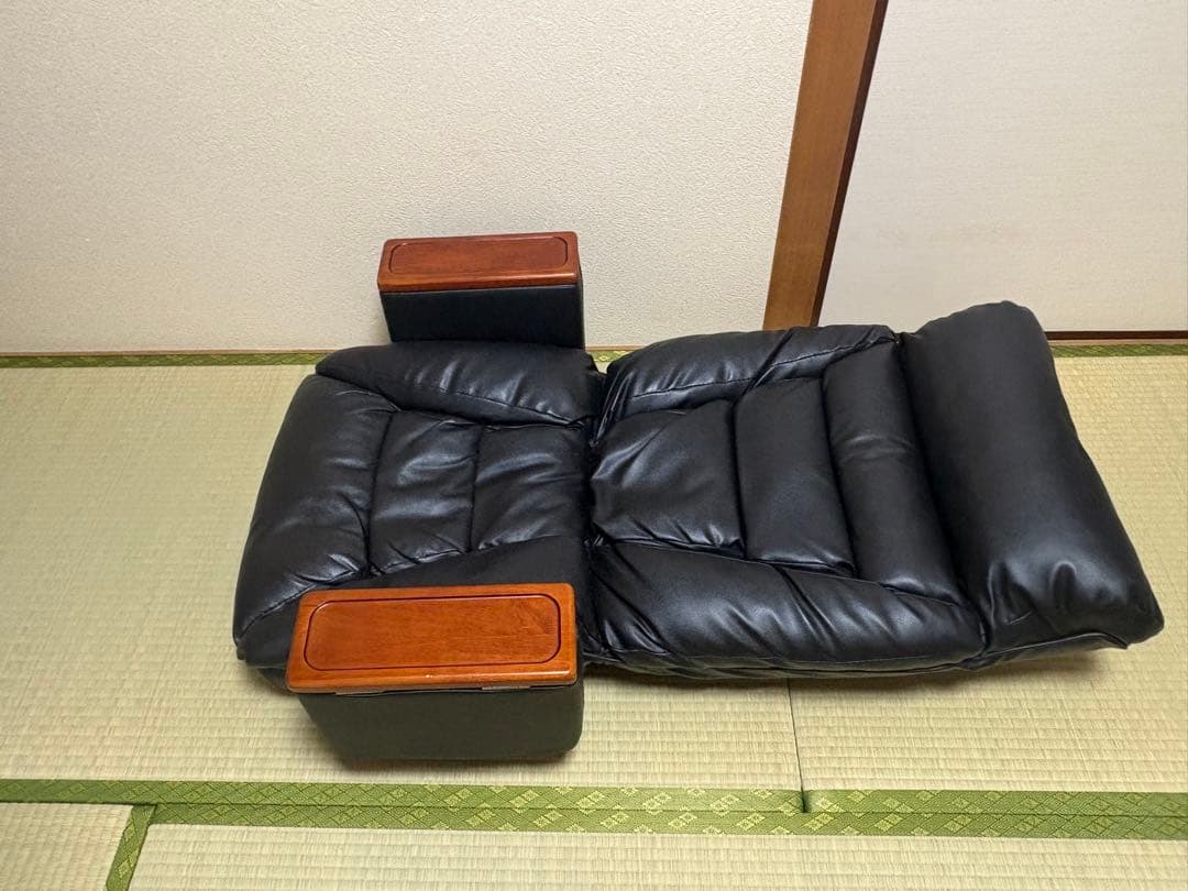 ブラックリクライニングソファ