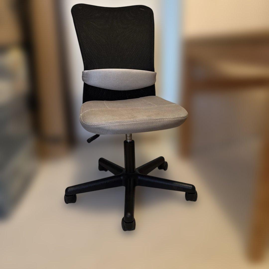 引き出し付きデスク　＊イスも必要であれば無料でお付けします。