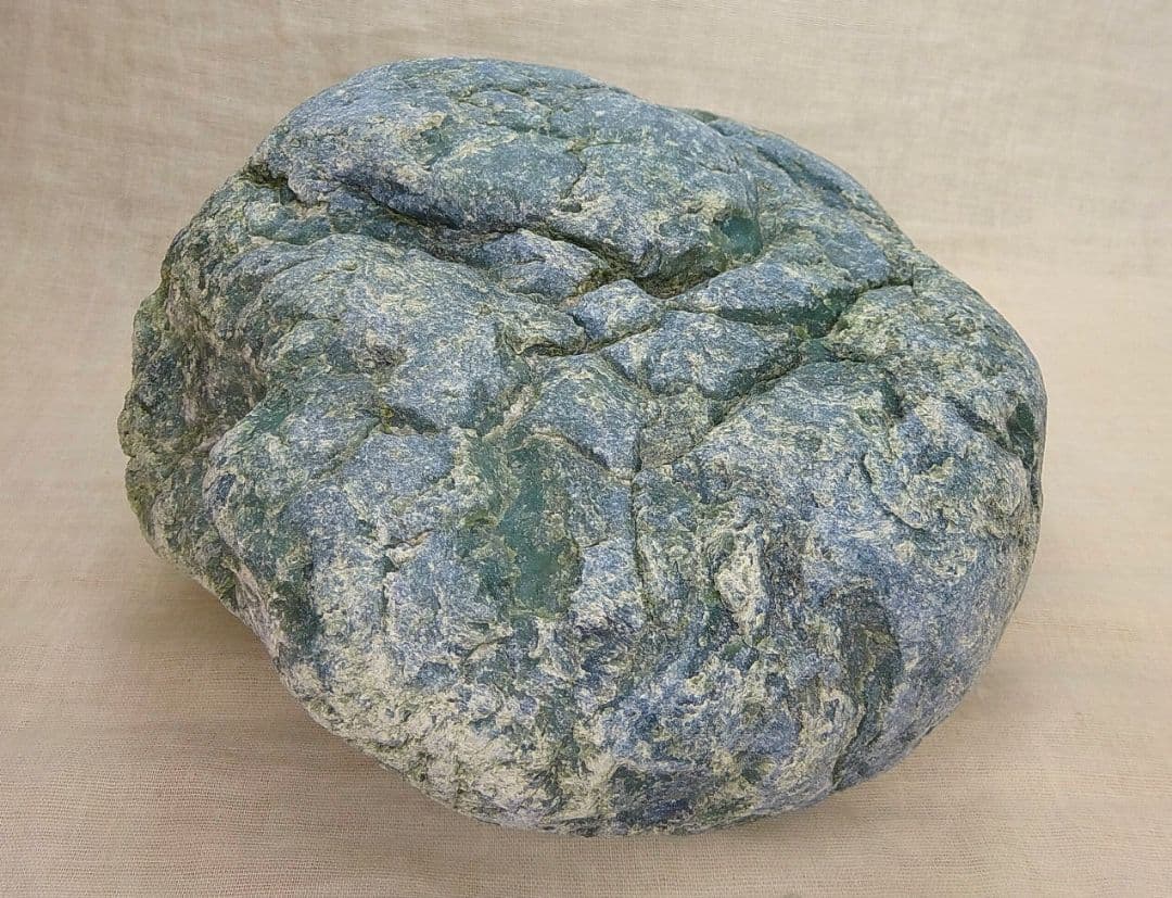 白馬産ネフライト原石(軟玉翡翠)4610g