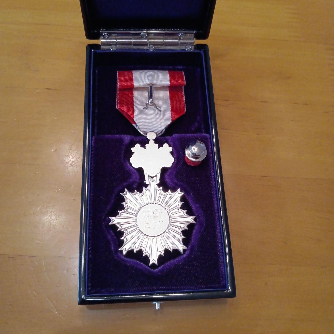 【激レア 極美品】旭日単光章 現行タイプ 改正後新型 純銀製　勲章 旧 勲六等
