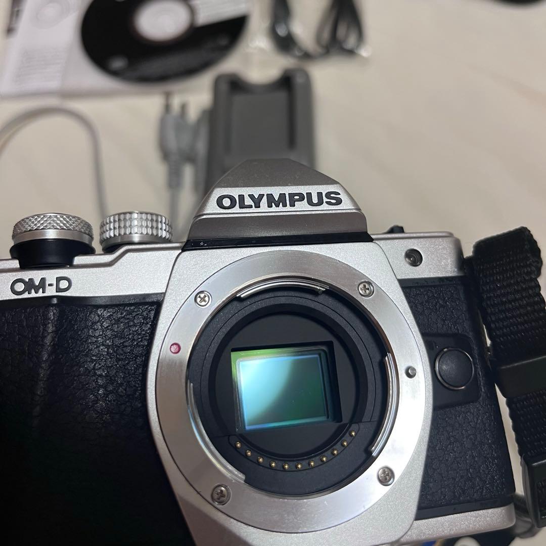 OLYMPUS OM-D E-M10 Mark II【シルバー)