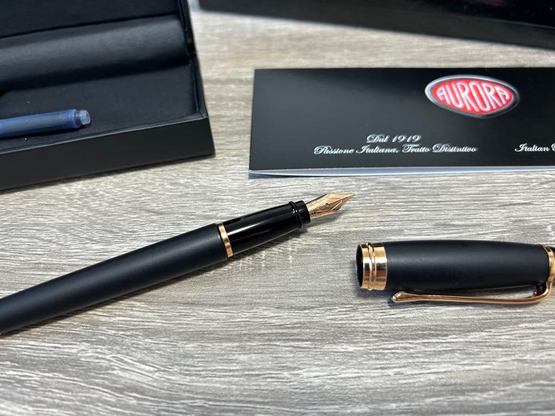 Aurora イプシロン・サテン・ローズゴールド万年筆　ブラック　B10-PN