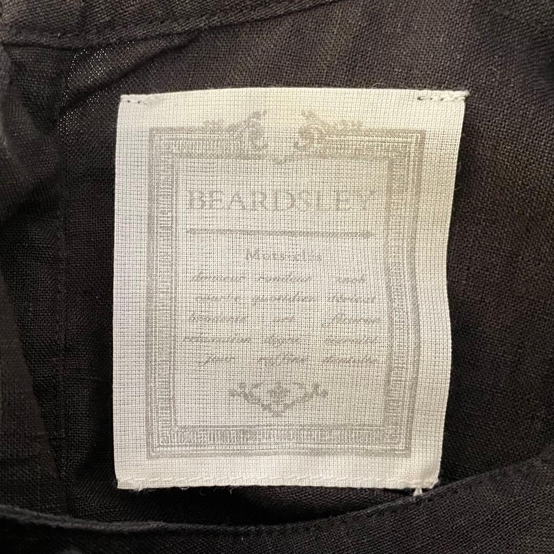 BEARDSLEYビアズリー　後ろボタン袖パフリネンブラウス　ブラック