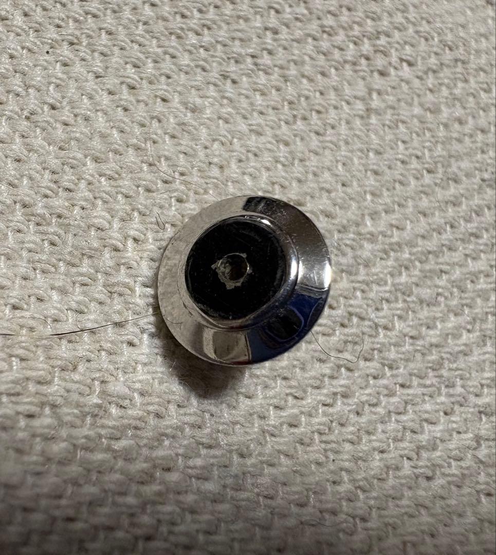 PRADA ロゴ ピアス 片耳のみ