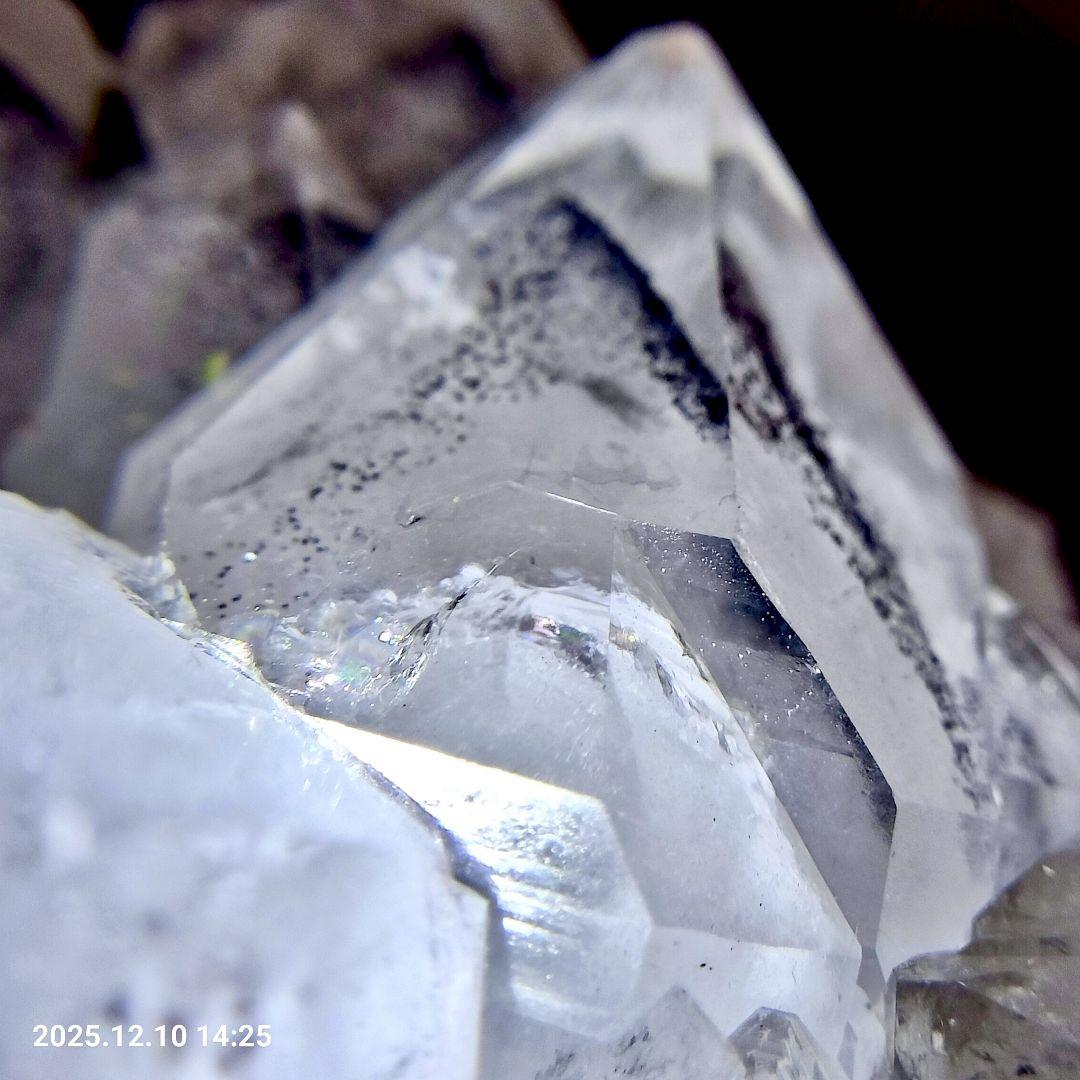 超希少 天然 ヒマラヤ ブラックファントム水晶クラスター 虹 ヒマラヤ水晶 原石