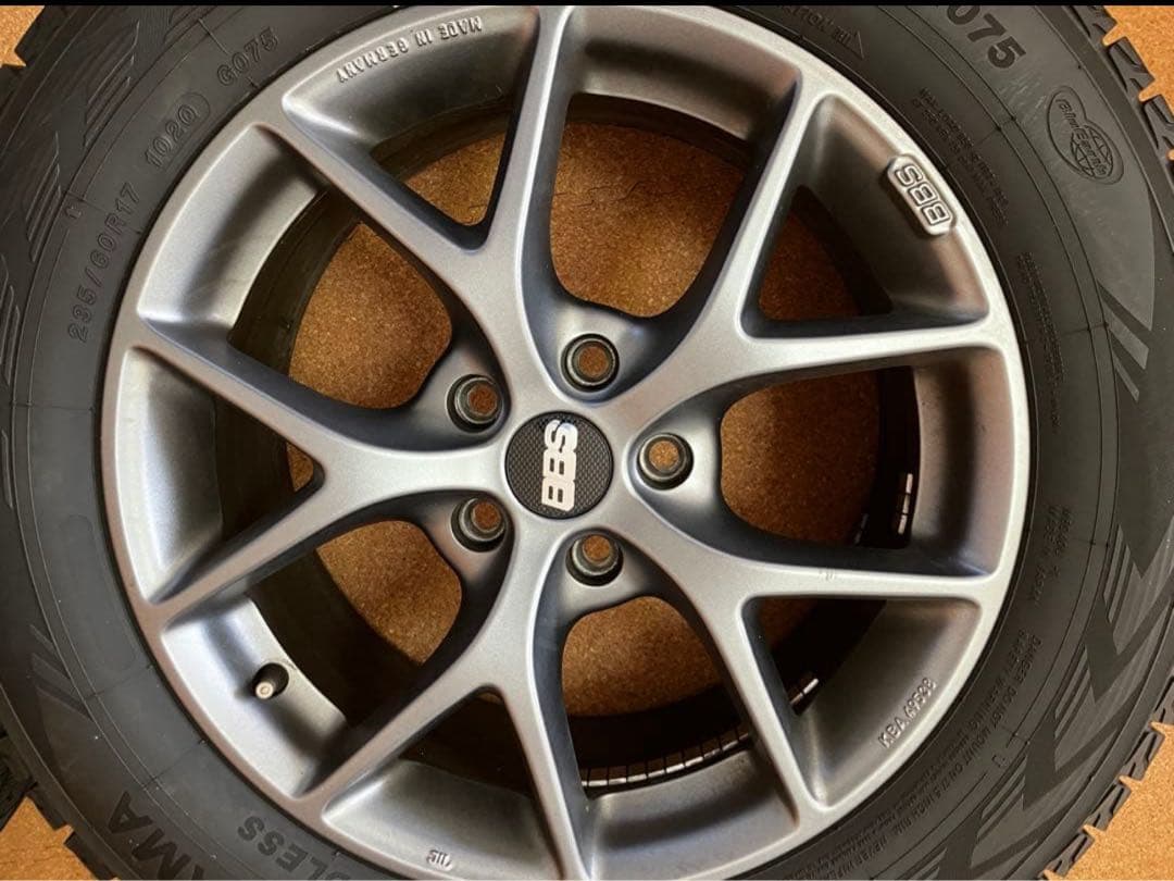 ヨコハマスタッドレス美品ベンツGLC GLK 用2023年タイヤ送料込み