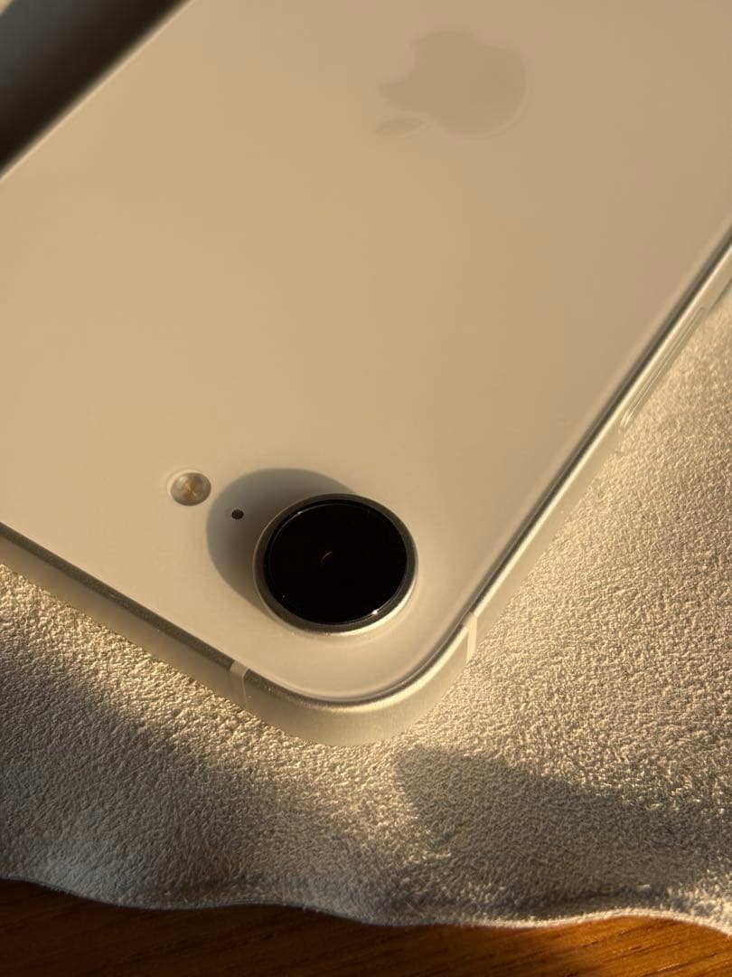 ほぼ未使用 iPhone 16e アメリカ版 128GB ホワイト 本体