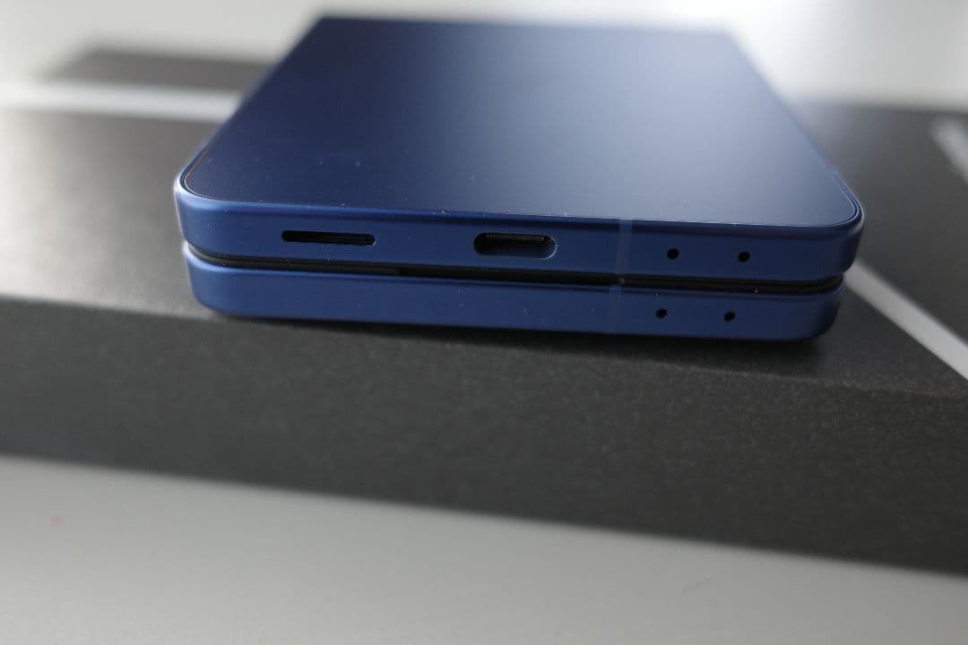 最新Samsung Galaxy ZFlip7 ブルー