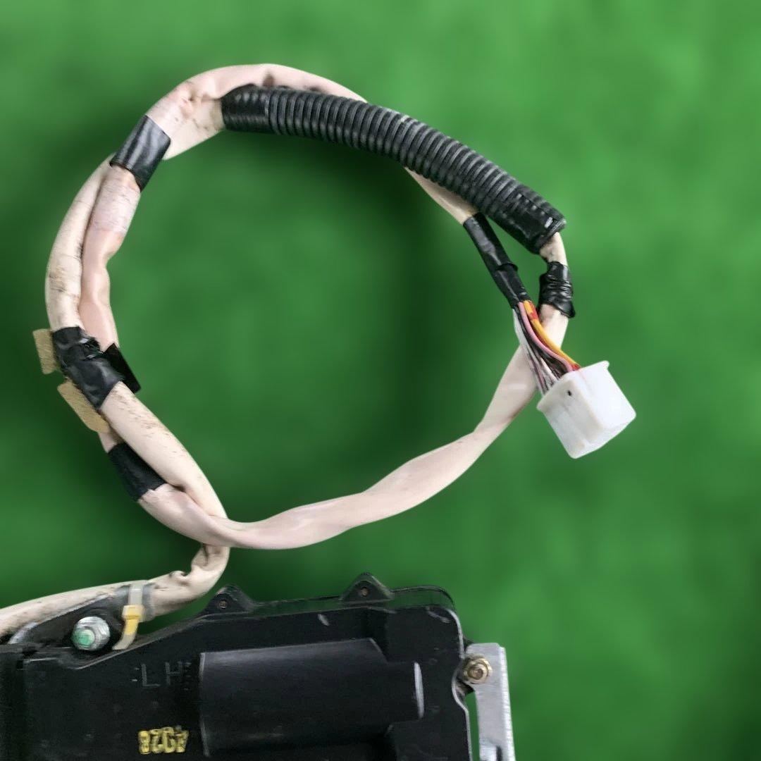 トヨタ　セルシオ　30 31 後期　純正ドアロックアクチュエーター　左前　中古品