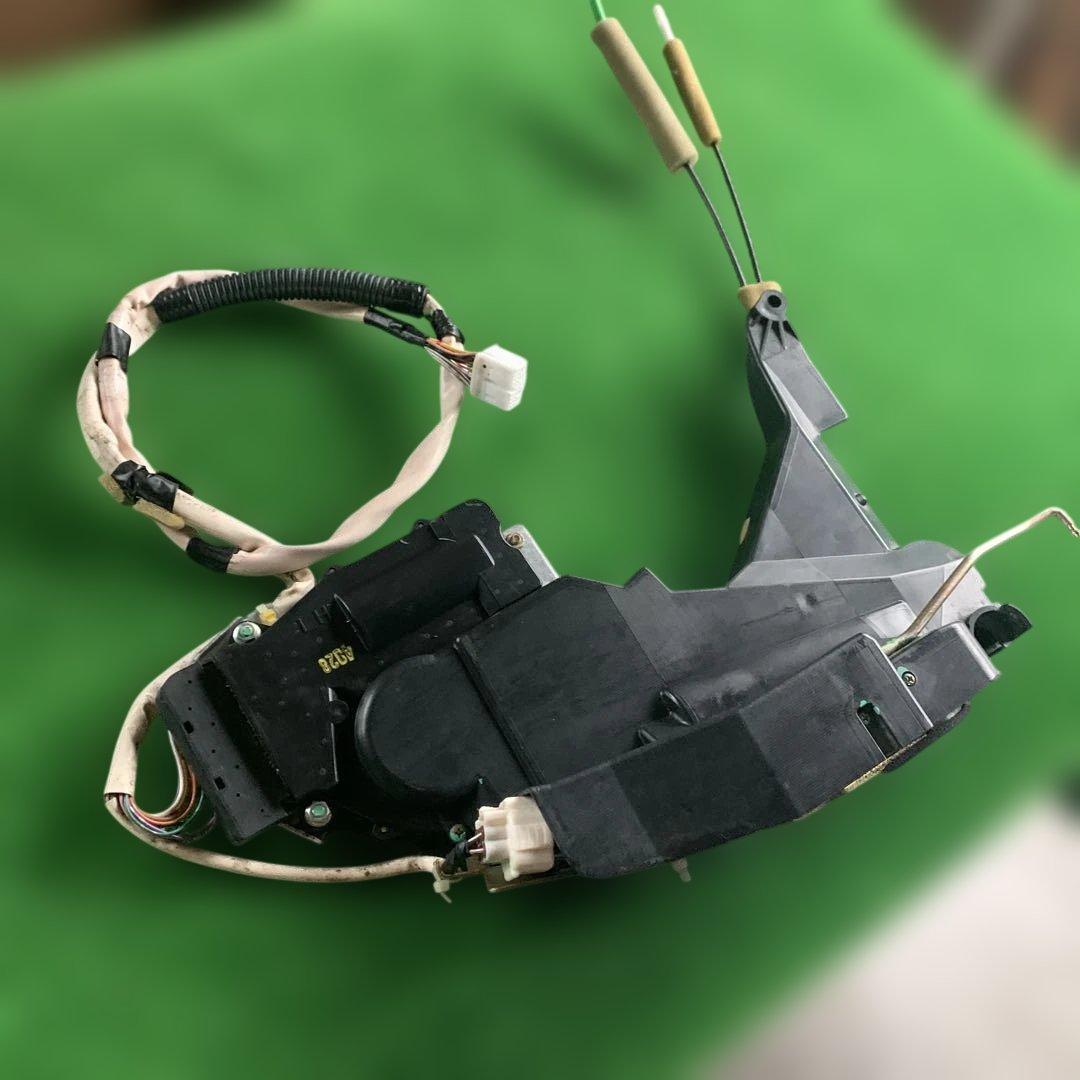 トヨタ　セルシオ　30 31 後期　純正ドアロックアクチュエーター　左前　中古品