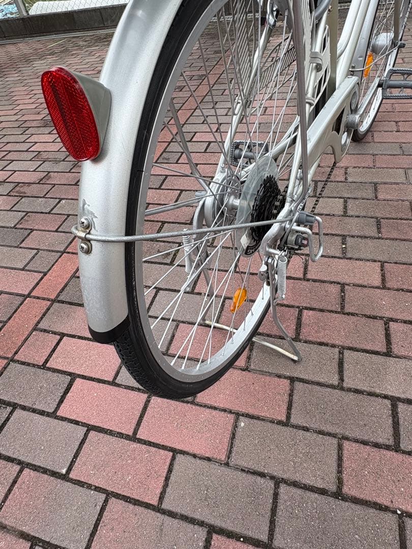 Rik☆さん専用 前籠付きAR変速付きシルバー 軽快車(26㌅)配達共に可能