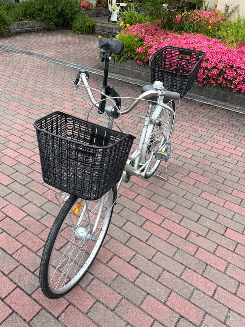 Rik☆さん専用 前籠付きAR変速付きシルバー 軽快車(26㌅)配達共に可能