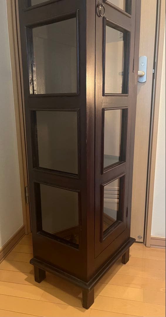 木製ガラス扉付キャビネット 本棚　アジアン家具　キャビネット
