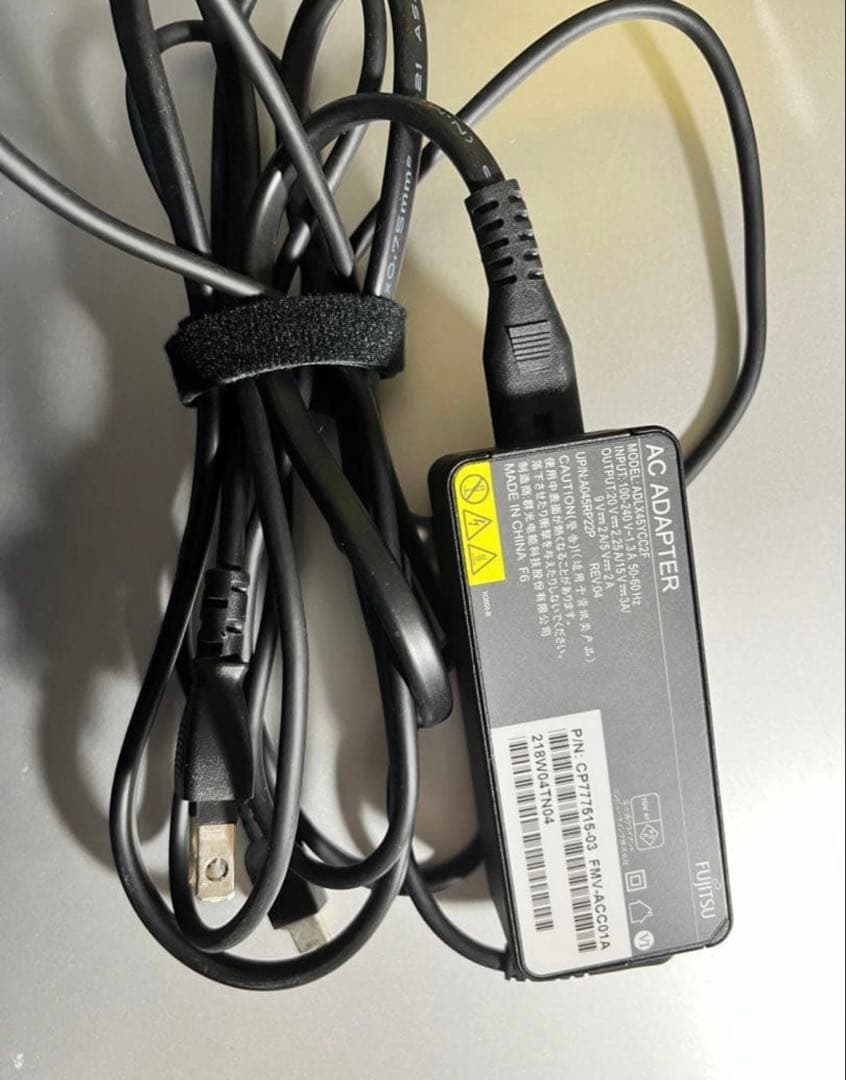 富士通　パソコン　LIFEBOOK UH08/F3 超軽量　保証書あり