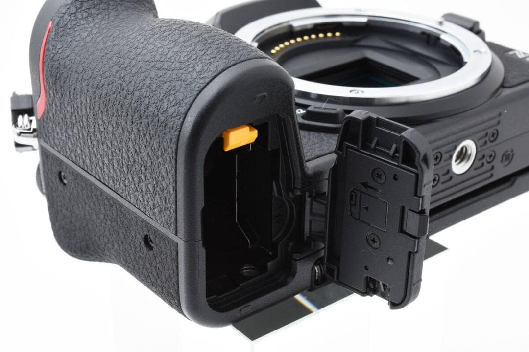 超美品 Nikon Z 50 20.9MP ミラーレス デジタルカメラボディ