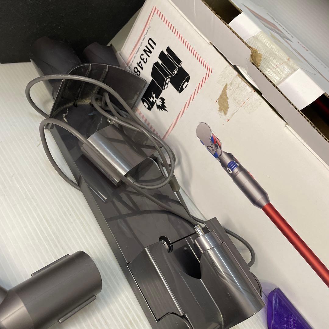 ダイソンV8 slim fluffy+ フルセット