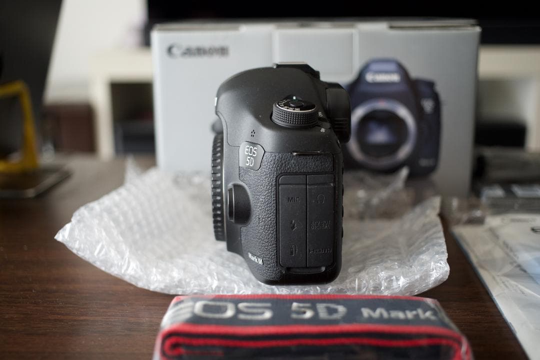Canon EOS 5D Mark III 本体と付属品 キヤノン