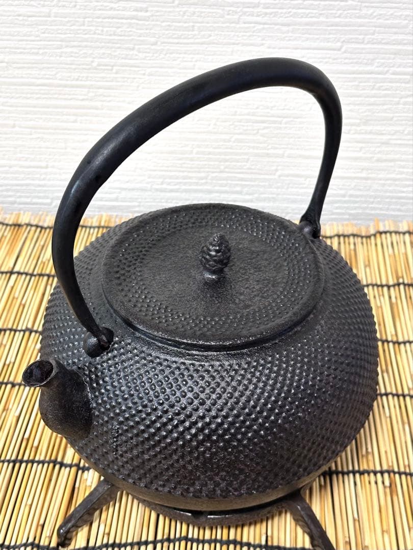 未使用、保管品　南部長文堂 二代目 長谷川文雄造　鬼アラレ　南部鉄瓶　南部鉄器