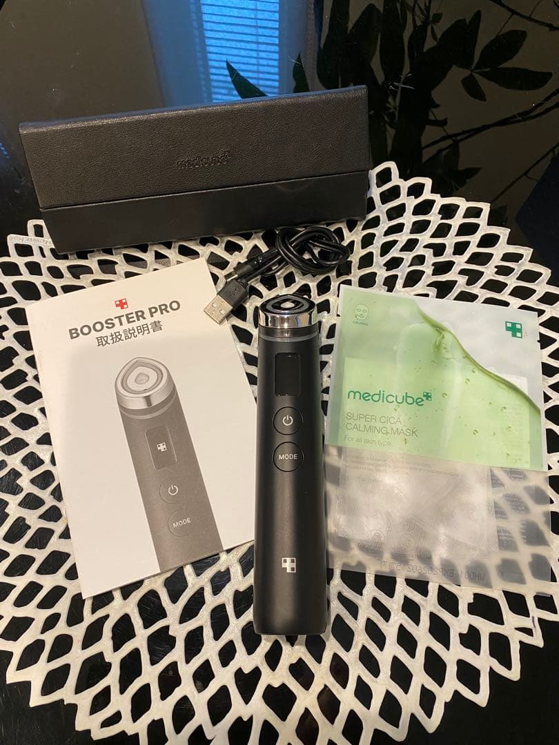 メディキューブ　BOOSTER PRO AGE-R ブラック　美顔器