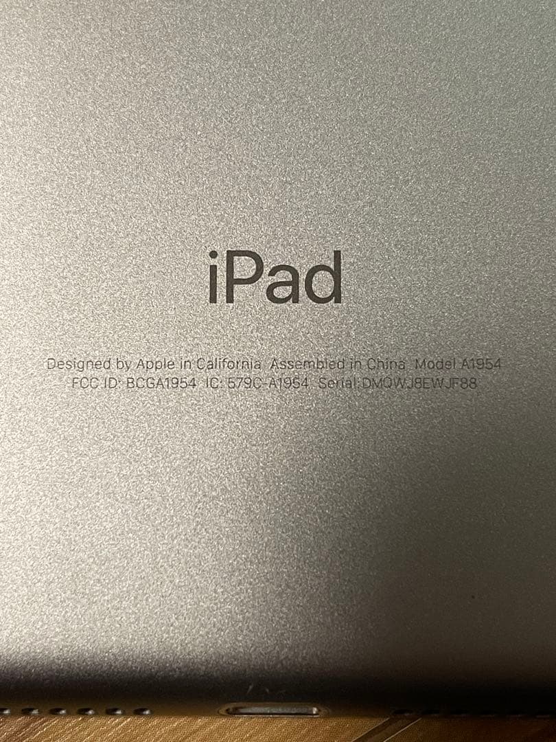 Apple iPad シルバー/第6世代/32GB/Wi-Fi+Cellular