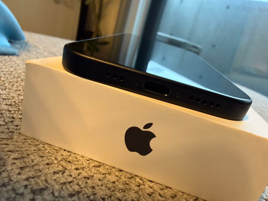 【使用少】iPhone15 128GB バッテリー96% 箱・充電器付 サブ機