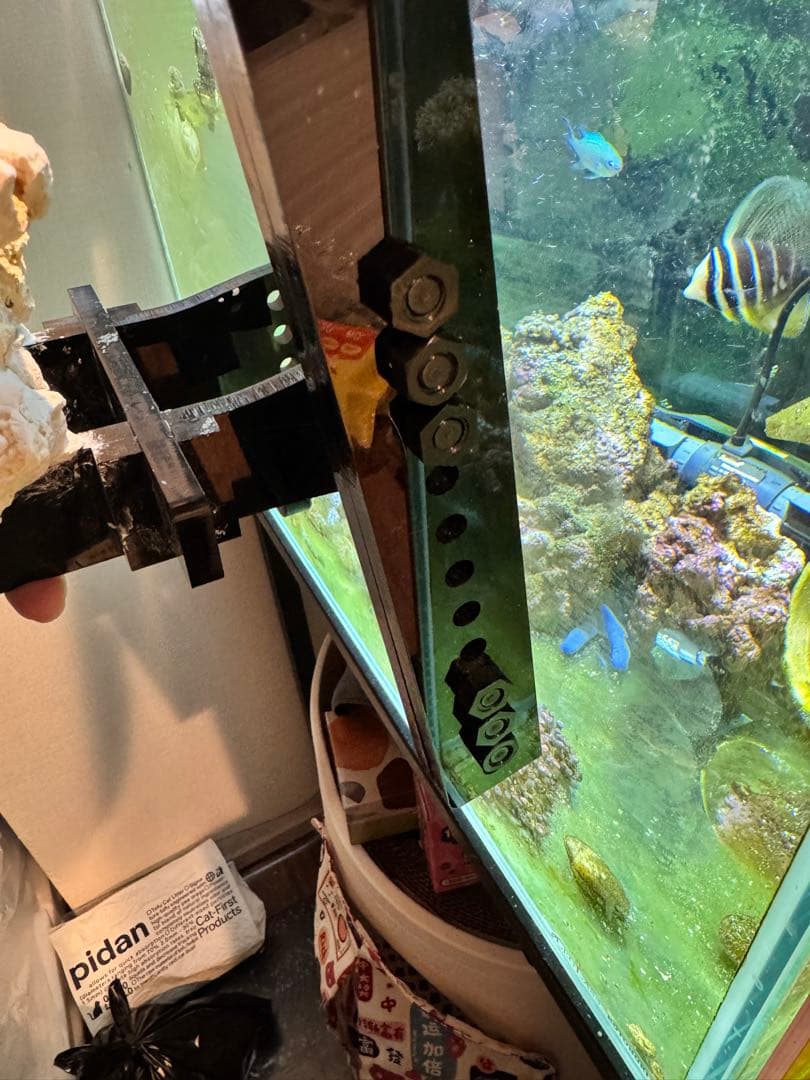 人工ライブロック白色 約5kg 吊り下げ風レイアウト