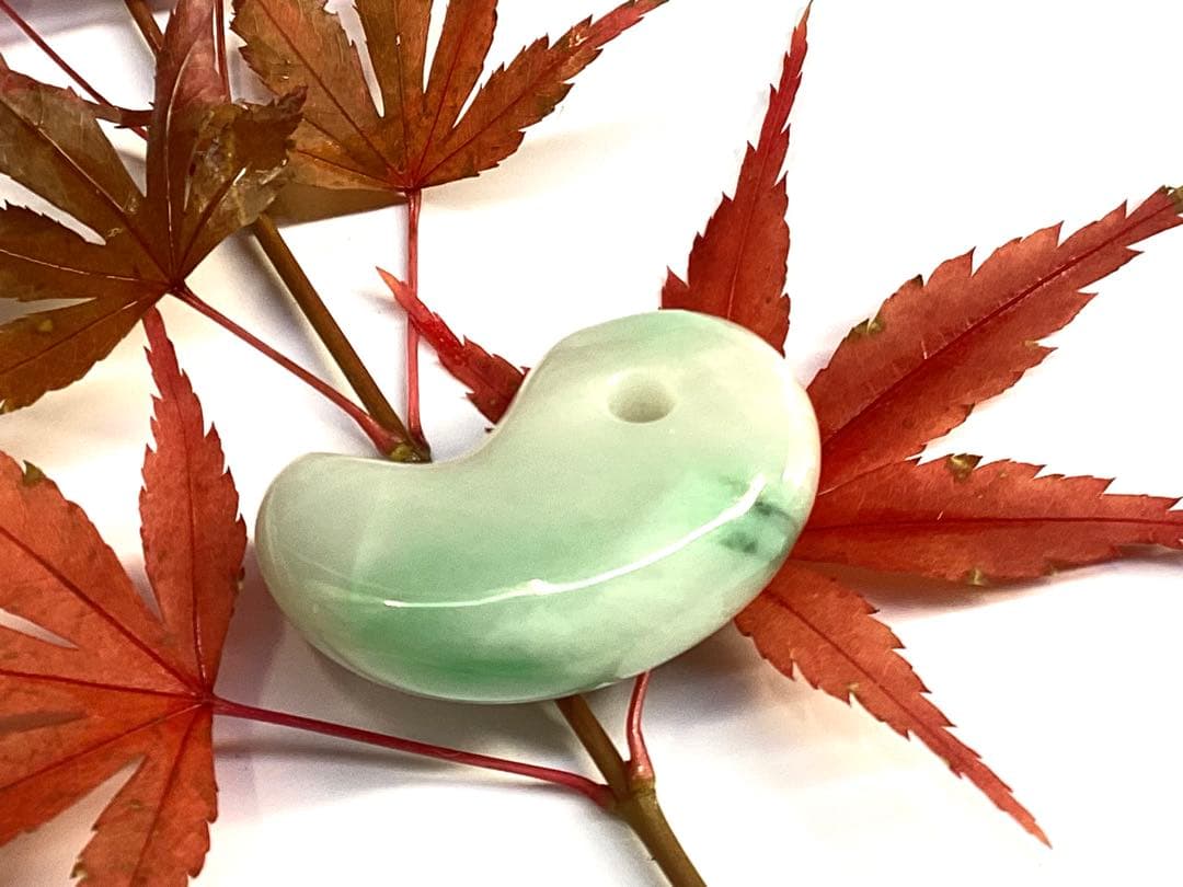 超レア‼️高額材料使用 ジェダイト糸魚川翡翠勾玉‼️ コレクション級　御守り　本物を