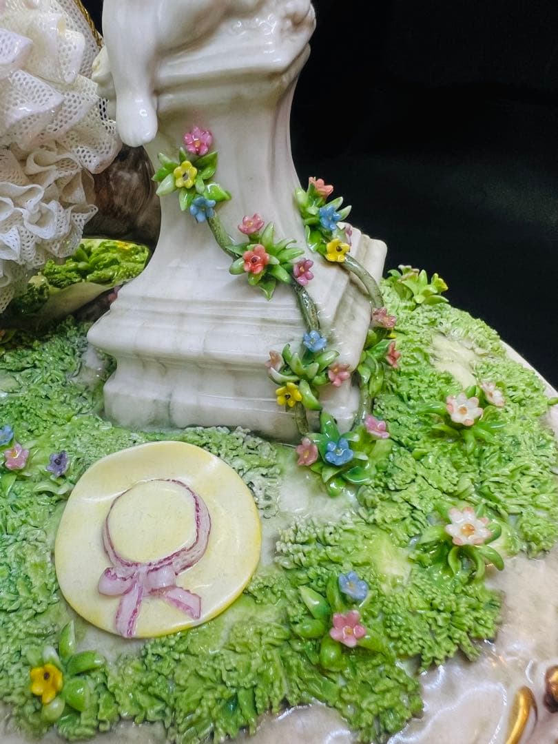 ロココ風 陶器製少女のブランコ置物