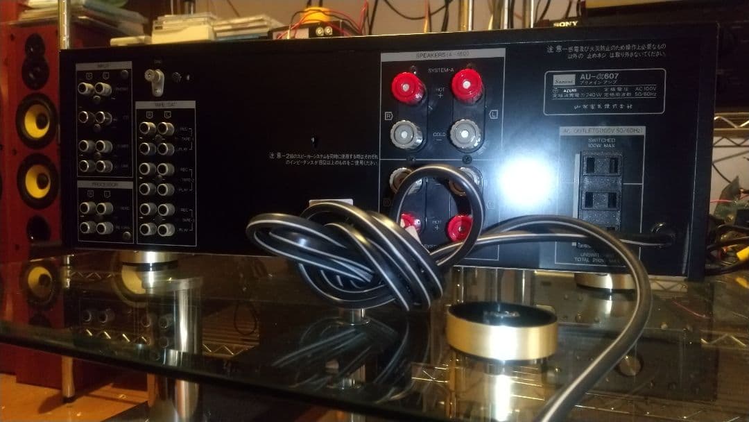 C*s様 SANSUI AU-α607 プリメインアンプ 右前インシュレータ外れ