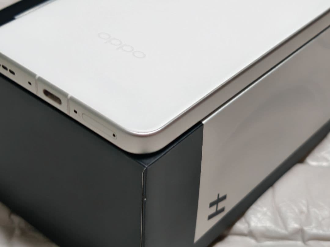 【極美品・おまけ有】16/512 OPPO Find X8 Ultra ホワイト