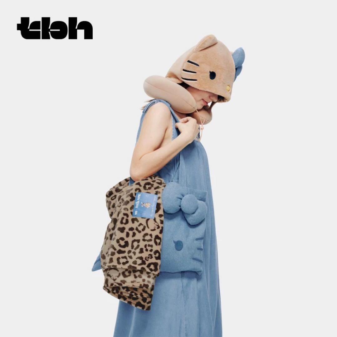 海外限定Hello Kitty x TBH フード付きネックピロー ブラウン
