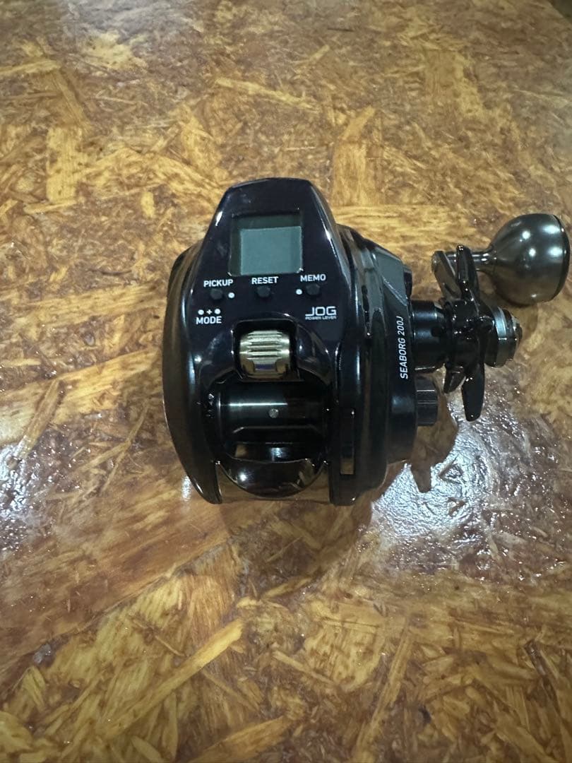 DAIWA 22シーボーグ 200j右ハンドル 電動リール