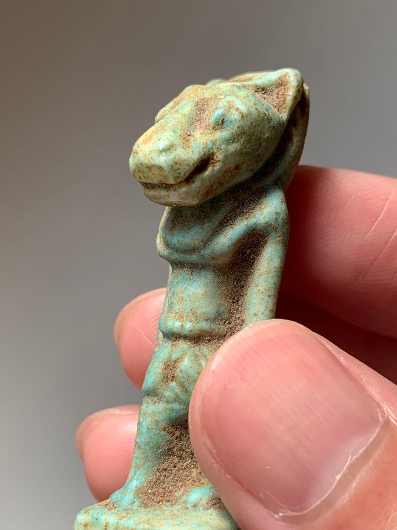 古代エジプト　副葬品　ファイアンス　ガンダーラ　ウシャブティ　出土　スカラベ印章