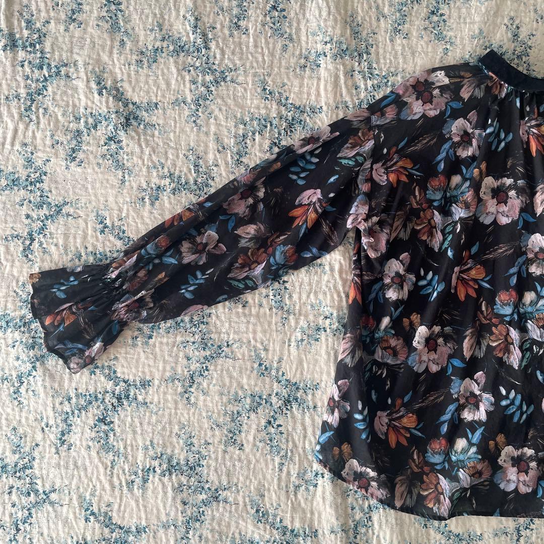 SUSURI ススリ　メロフォンブラウス 2025AW ブラック　フラワー