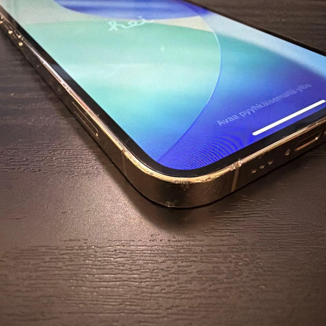 iPhone 12 Pro ゴールド ケース付き