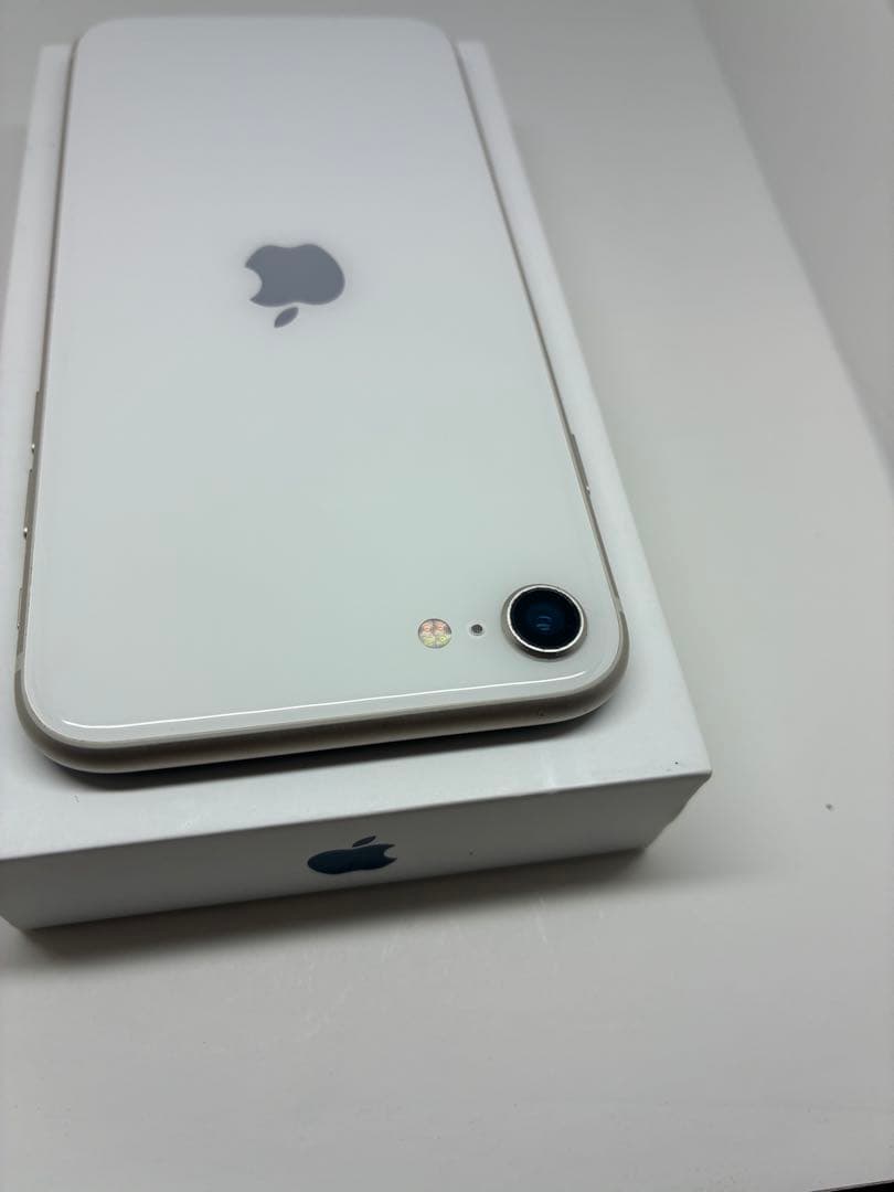 【美品】　iPhoneSE3 64GスターライトSIMフリー　新品バッテリー