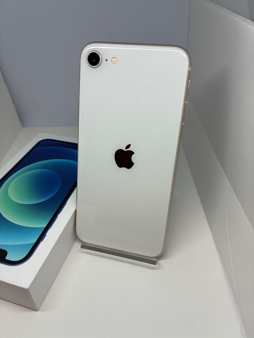 【美品】　iPhoneSE3 64GスターライトSIMフリー　新品バッテリー