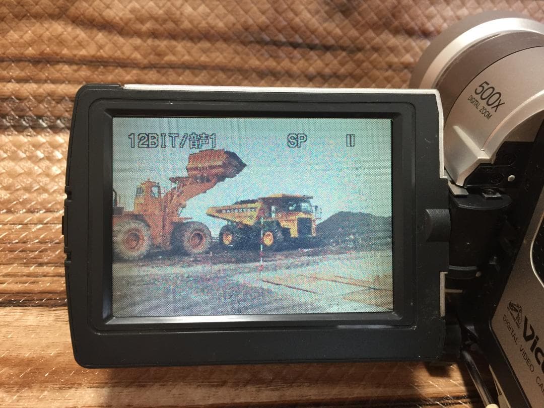 撮影再生ダビングOK　Victor　GR-DVF305K　付属品有　液晶大画面