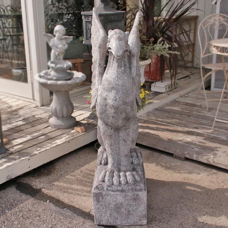 石像風グリフォン 樹脂製 神話の守護者が佇むガーデンオブジェ 143-212