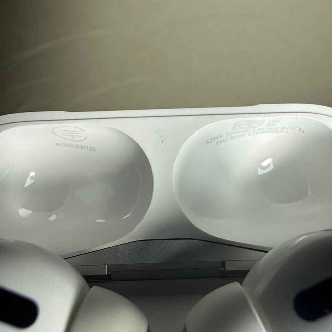 Apple AirPods Pro第2世代本体 ホワイト 充電ケース付き