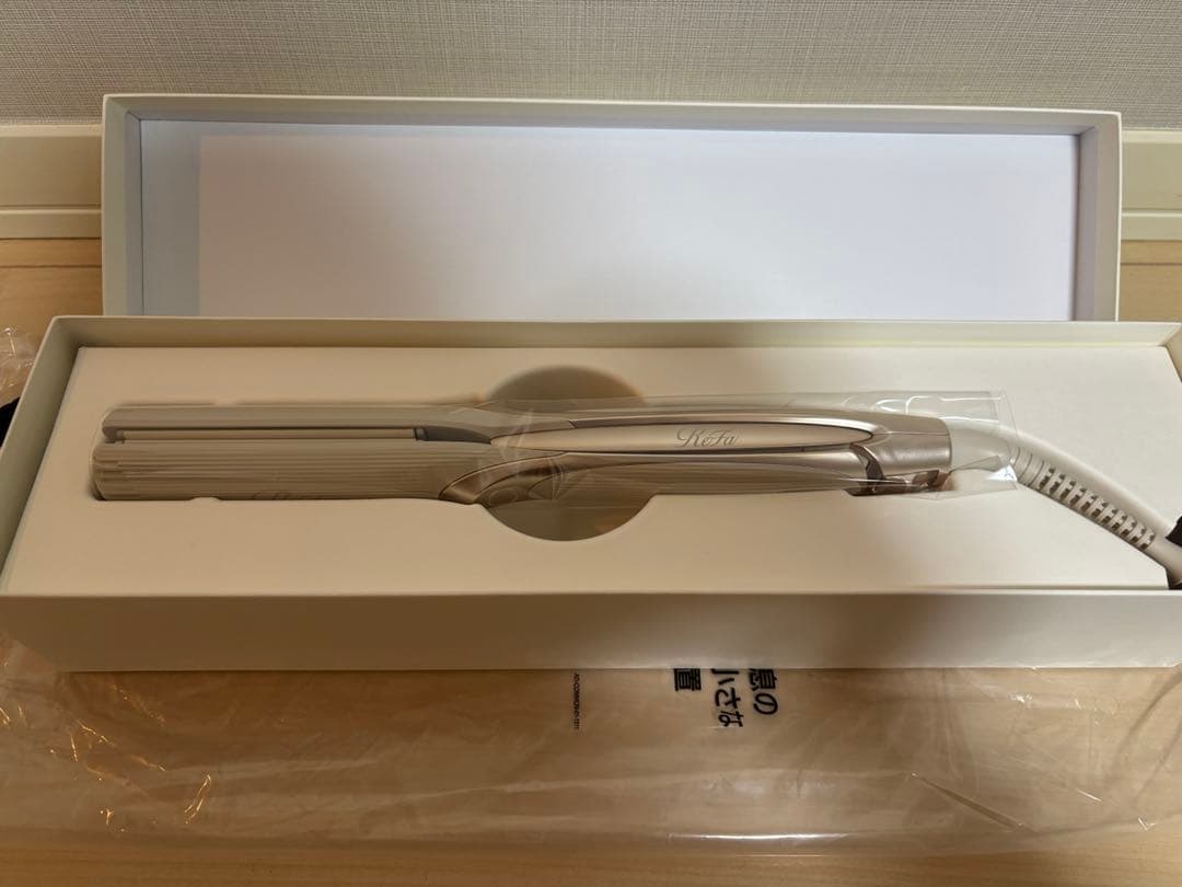 リファ　ストレートアイロンプロ　アイボリー【新品未使用、ギフトラッピング付き】