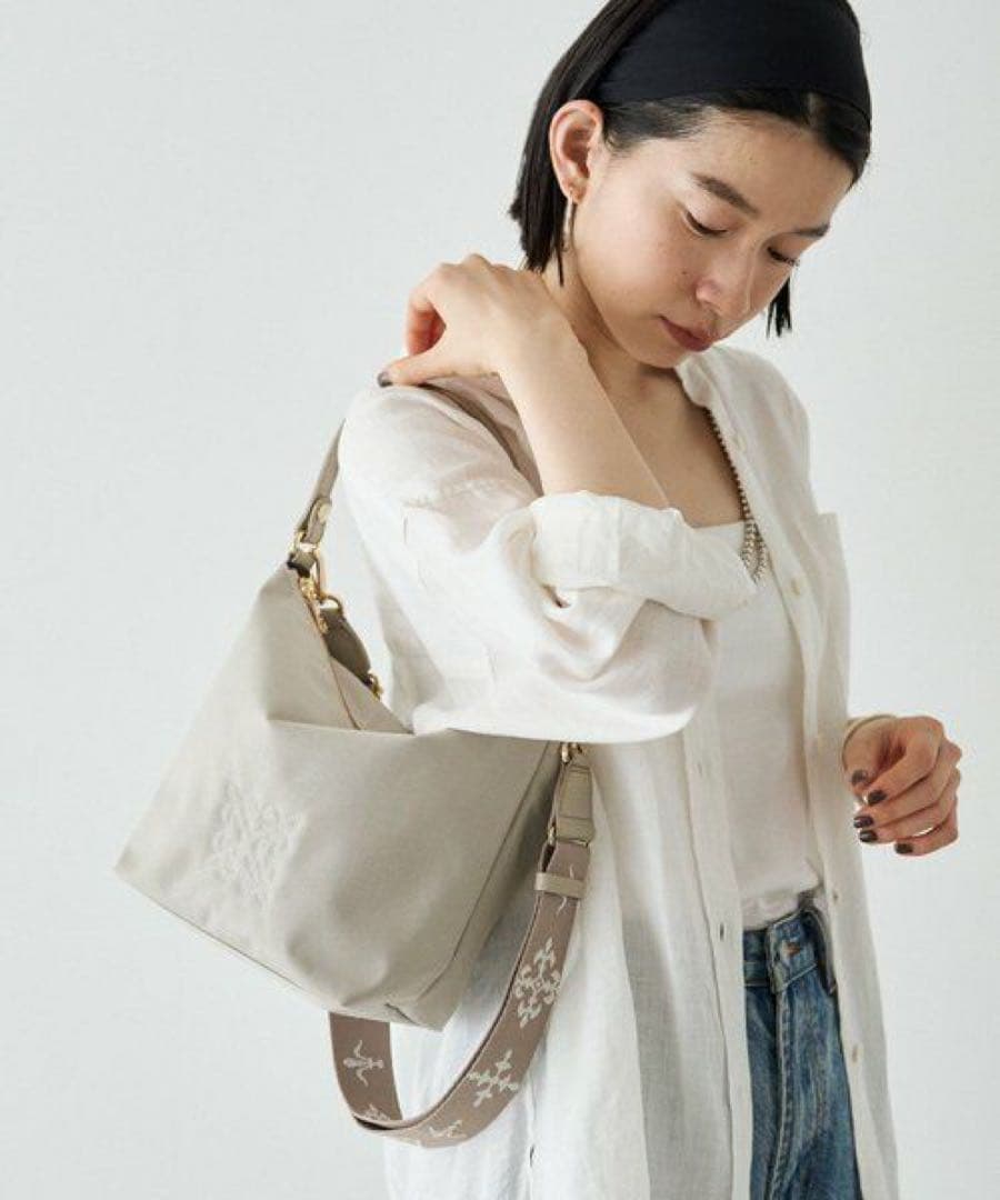 ほぼ未使用ラシット今期コーデュラナイロンシンプル2wayショルダーバッグ